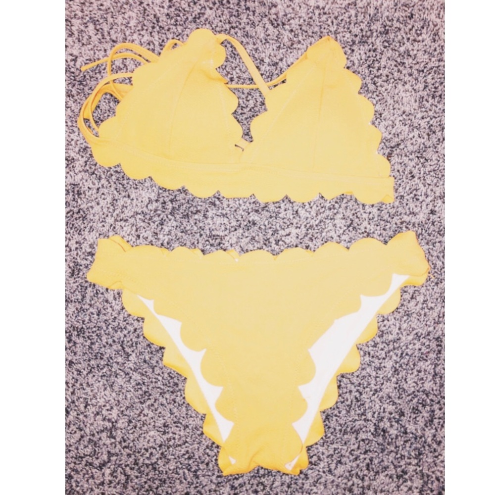 Yellow ruffled bikini